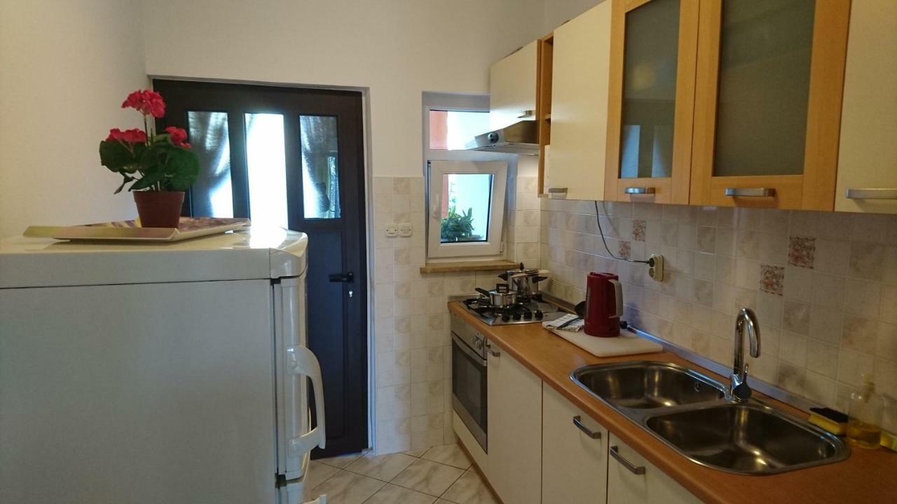 Ferienwohnung Ela Cres Exterior foto