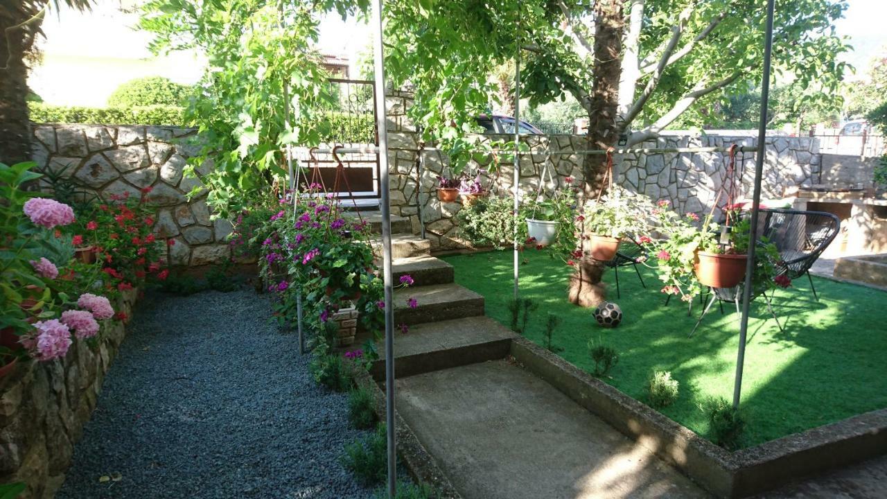 Ferienwohnung Ela Cres Exterior foto